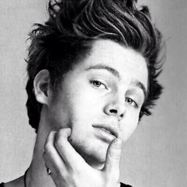 FOLLOW @relatable5sos AND I'LL LOVE YOU FOREVER