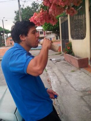 I am a lover of music and sports since I have memory, my 2 passions play guitar and my football team Emelec..!!!!
jhos1790@facebook.com