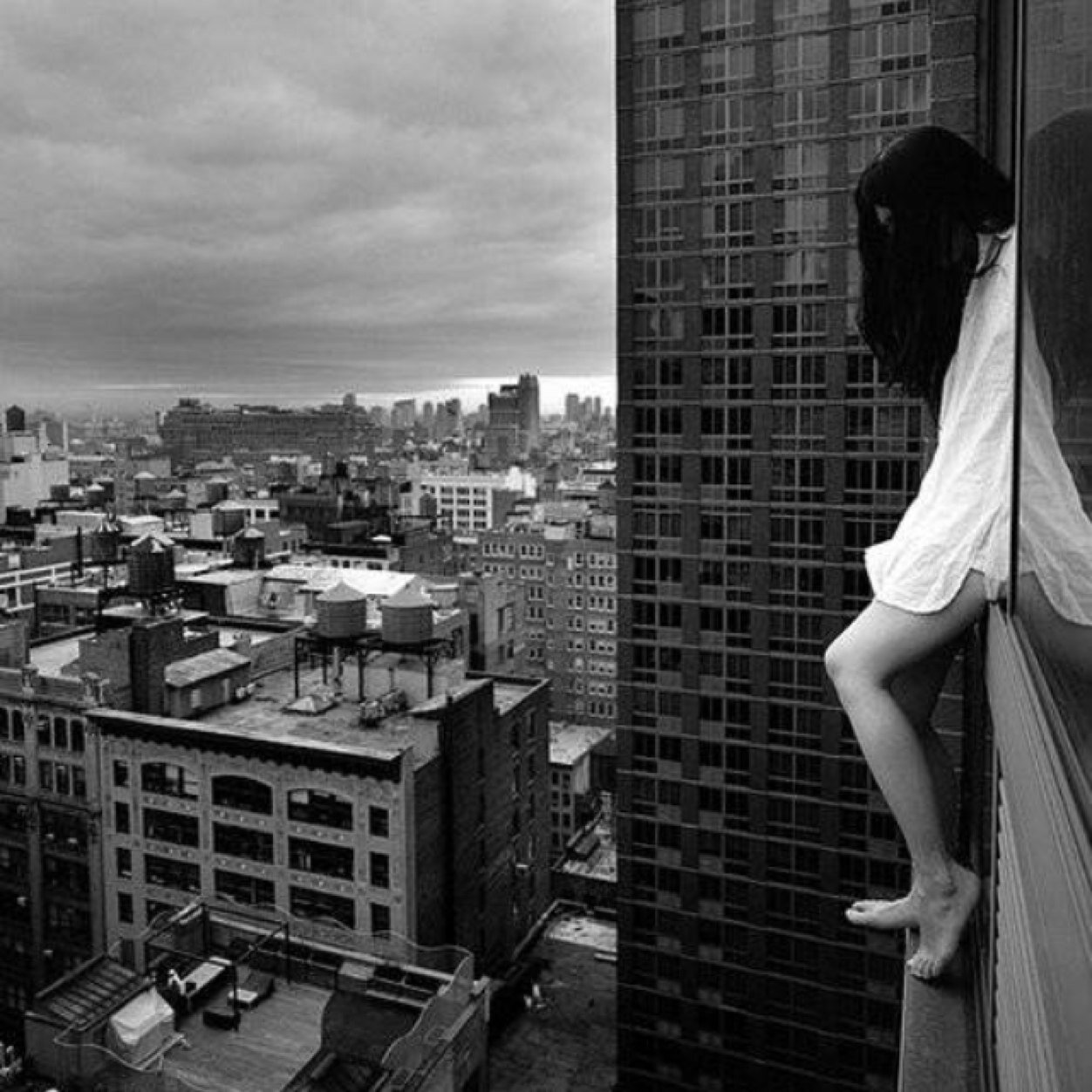 La muerte es mi novia mas fiel, nunca me deja sola. si crees que puedes sacarme de la oscuridad adelante, acabaras abandonando como todo el mundo