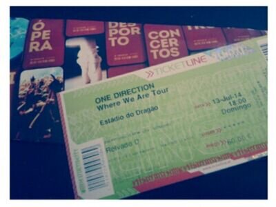 entradas1dporto's profile picture. ¡Hola! Vendemos 5 entradas para el concierto de 1D en Porto el día 13 de Julio. 3 son en Relvado D y 2 en Relvado A. Interesados MD por favor. Gracias! :)