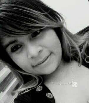 face: Suzianny Farias