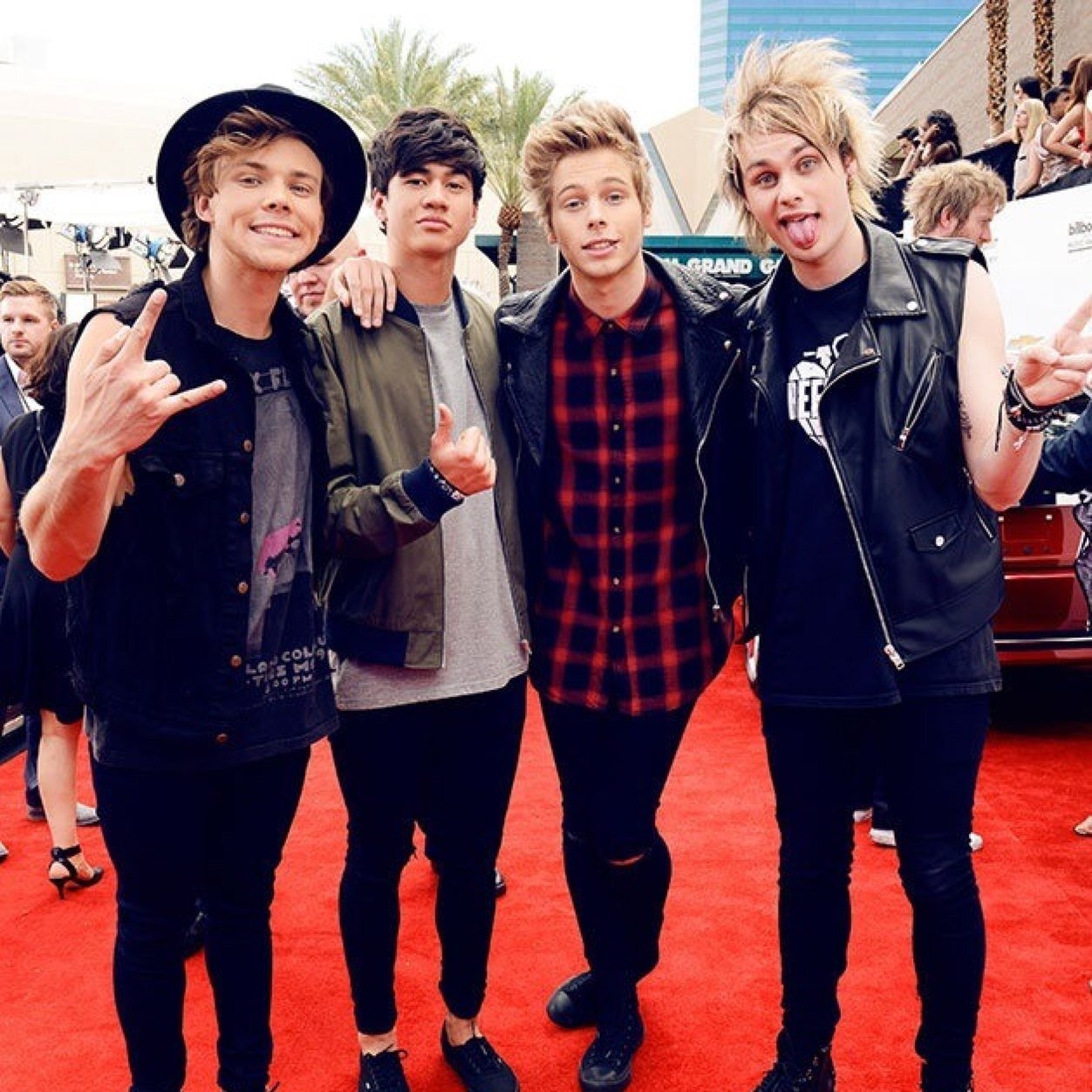 ☮ •hii cutie, please follow @soto_allie (if you already follow her thank you ily)• ☮