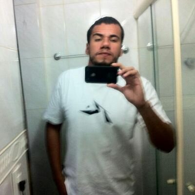 O guerreiro de fé que nunca gela,não agrada o injusto e não amarela.