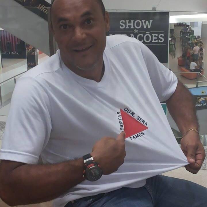 Procuro ser o mais transparente possível, mas como sou elétrico, muitos me acham arrogante. O grande ser Humano, é um Homem grande de Genio...