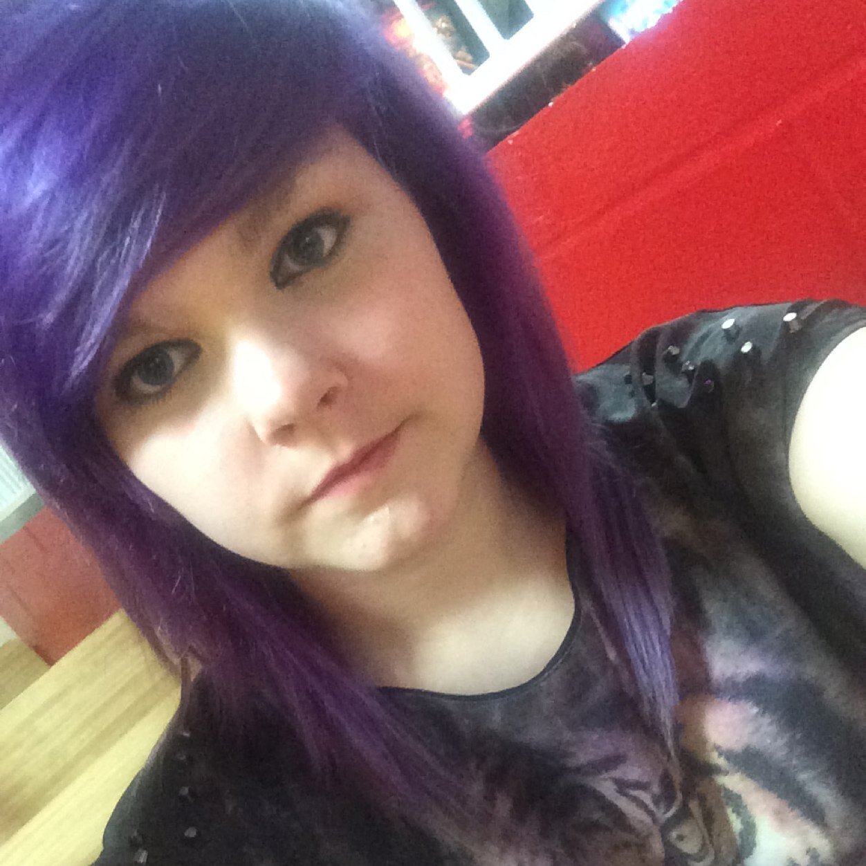 Drama Kid,Music Obssesser, Amazing friend,super funny :p ATL Blink Green Day fav bands :3