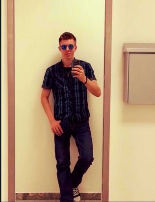 Sanctified_Smit's profile picture. 19 yr, first class driver, anime tekenaar :3, casual artist, gamer