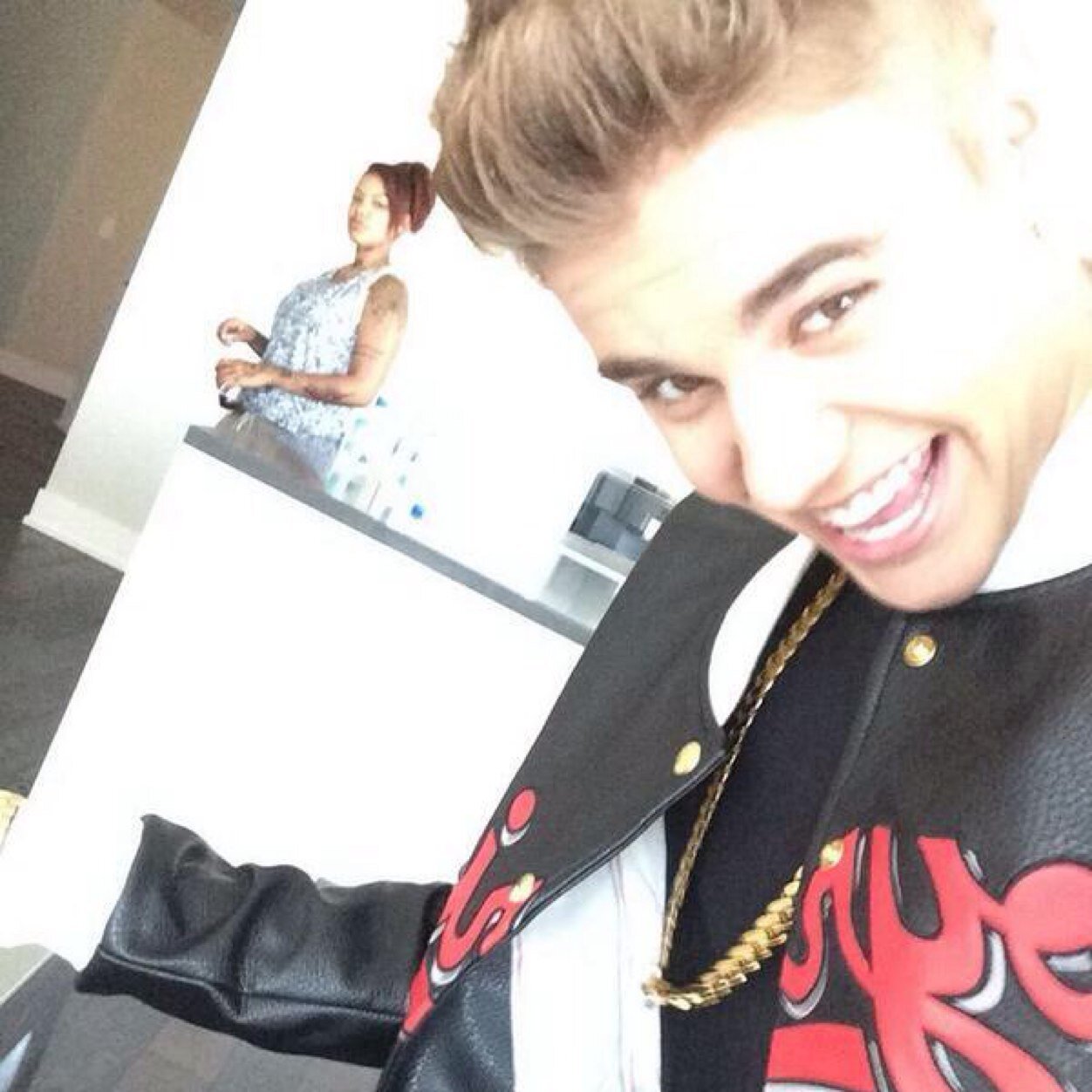 Justin la tiene re larga y vos no.