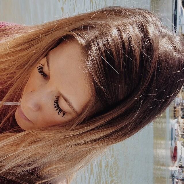 ela sentia. ela não era uma coisa. ela vibrava.