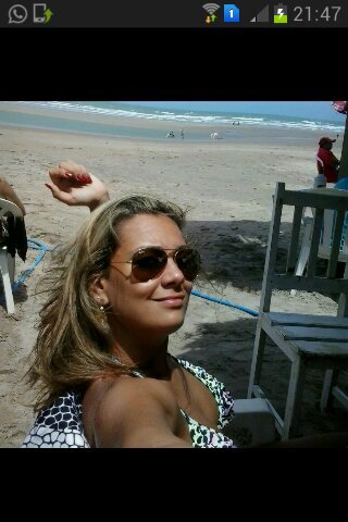Sou Feminina...

Carinhosa,divertida,confusa,batalhadora,honesta,criativa,
sentimental,carente,segura,feliz,tranquila...entre outras mil coisas.