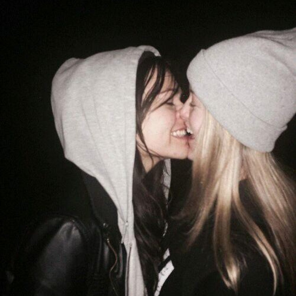 only pics of lesbians