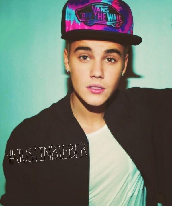 Simple, Natural|I Love Allah|I Love Rasululloh|I Love Mama Papa|I Love Justin Bieber
I'm Belieber Forever :)
All Around The World