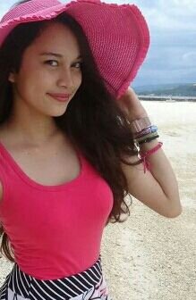 a60eeef03e69449's profile picture. i sing , i paint , please follow back !!