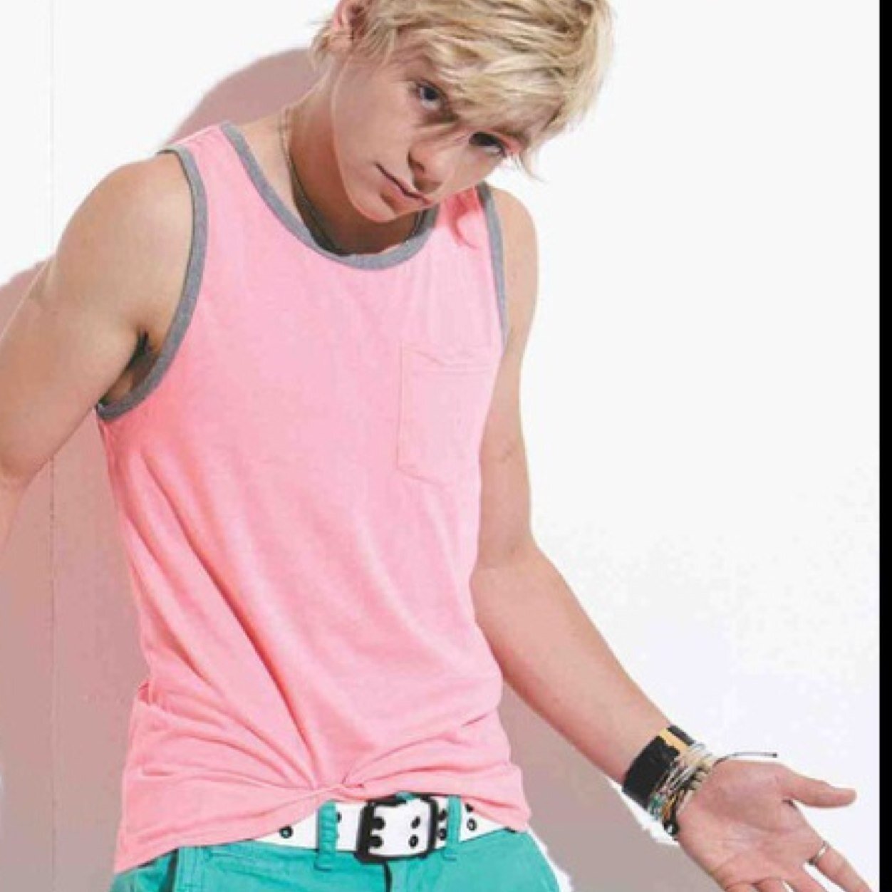 Love the r5 band love the water love to do my nails love make love the packers love to shop love the out side love my dog and love my friends like sisters