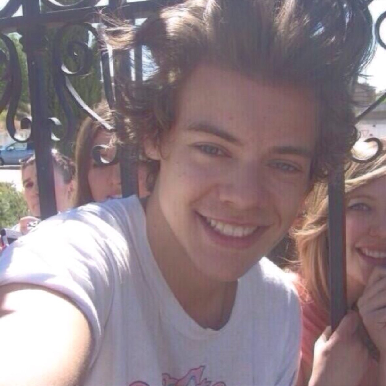 FOLLOW @harryftmc AND SHE WILL FOLLOW YOU BACK
