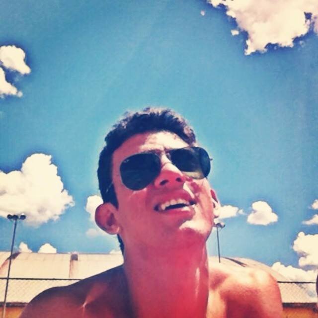 Goiano - Jogador de Vôlei - Bragantino / Nova Geração - 20 anos. insta: @sampaioyuri5 snap: sampaioyuri