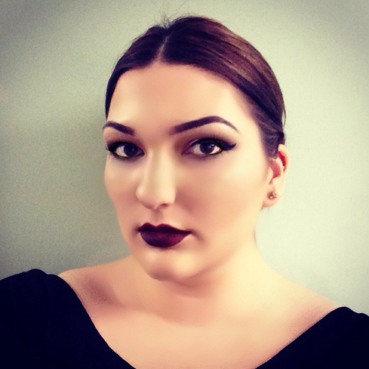 Freelance MUA currently studying for a BA Hons Degree in Artistic Makeup & Special Effects. 

Makeup Artist•Hair Stylist•Beauty Blogger•Plus Size Fashionista