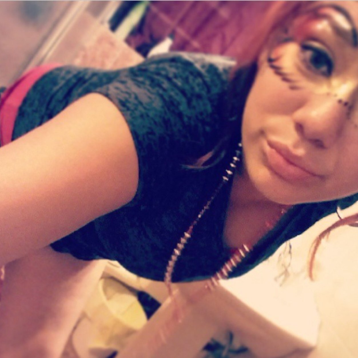 Hey y'all it's angela 17
Having fun  living my life
Follow meh and I follow back