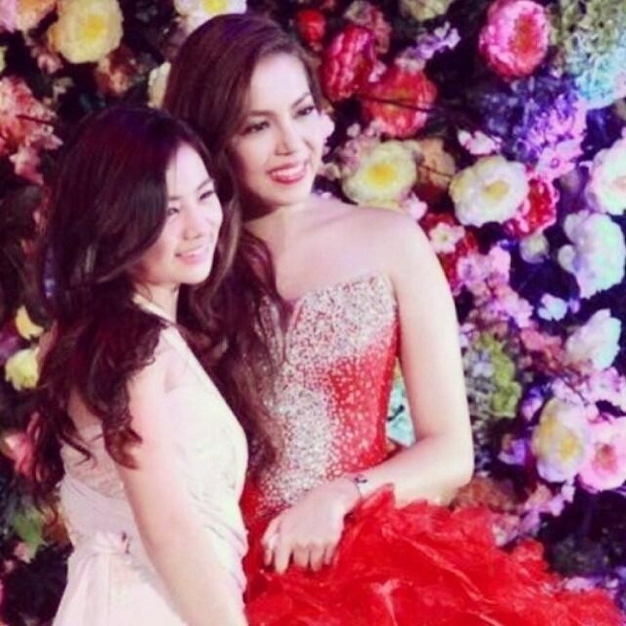 We're here to SUPPORT, LOVE & DEFEND the GIRL WITH BIG DREAMS (@montesjulia) & the INSPIRATION OF THIS GENERATION (@itsEllaCruz)