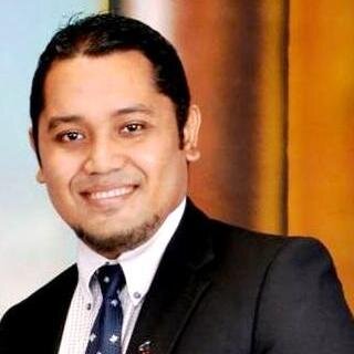 Intaff (UUM), Msc Political Science and Poltical Economy (LSE). Pingat Emas Canselor UUM,Akademia UUM