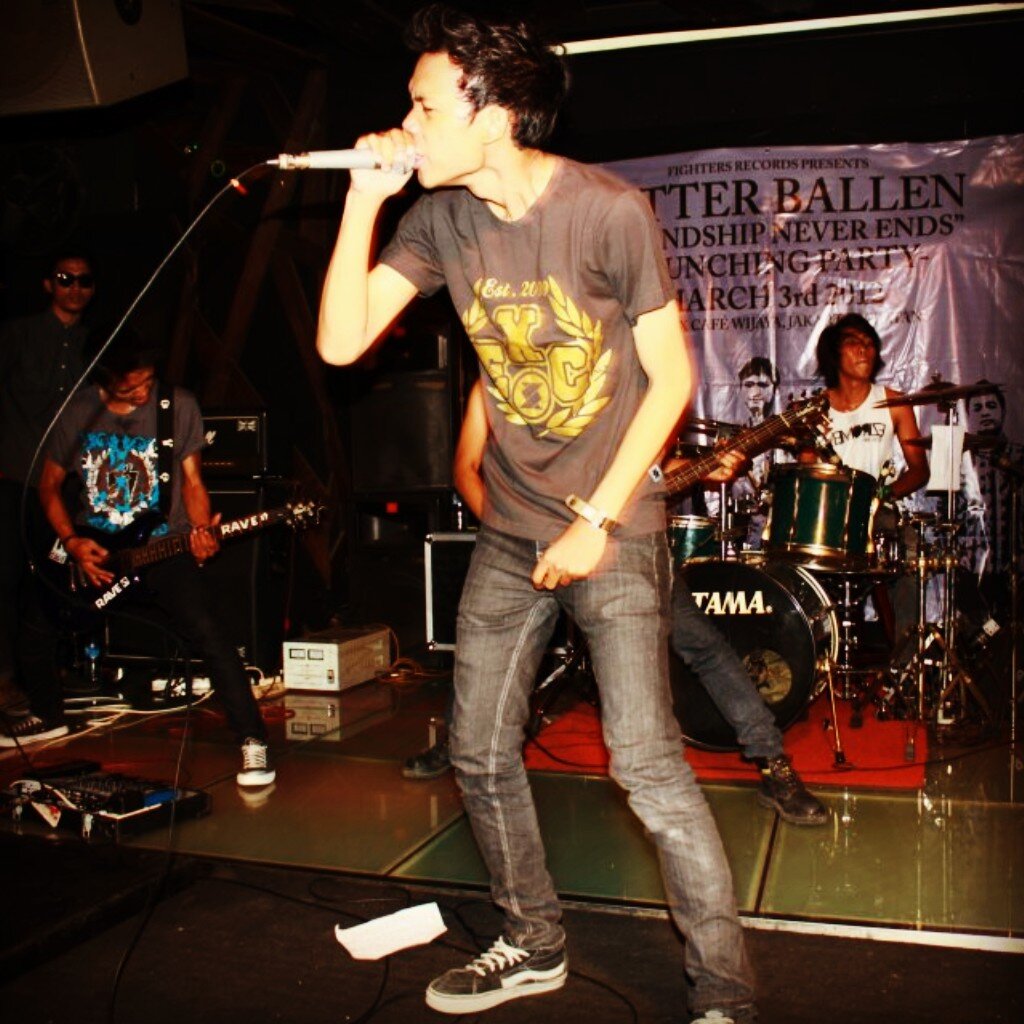 AzisSIM's profile picture. 