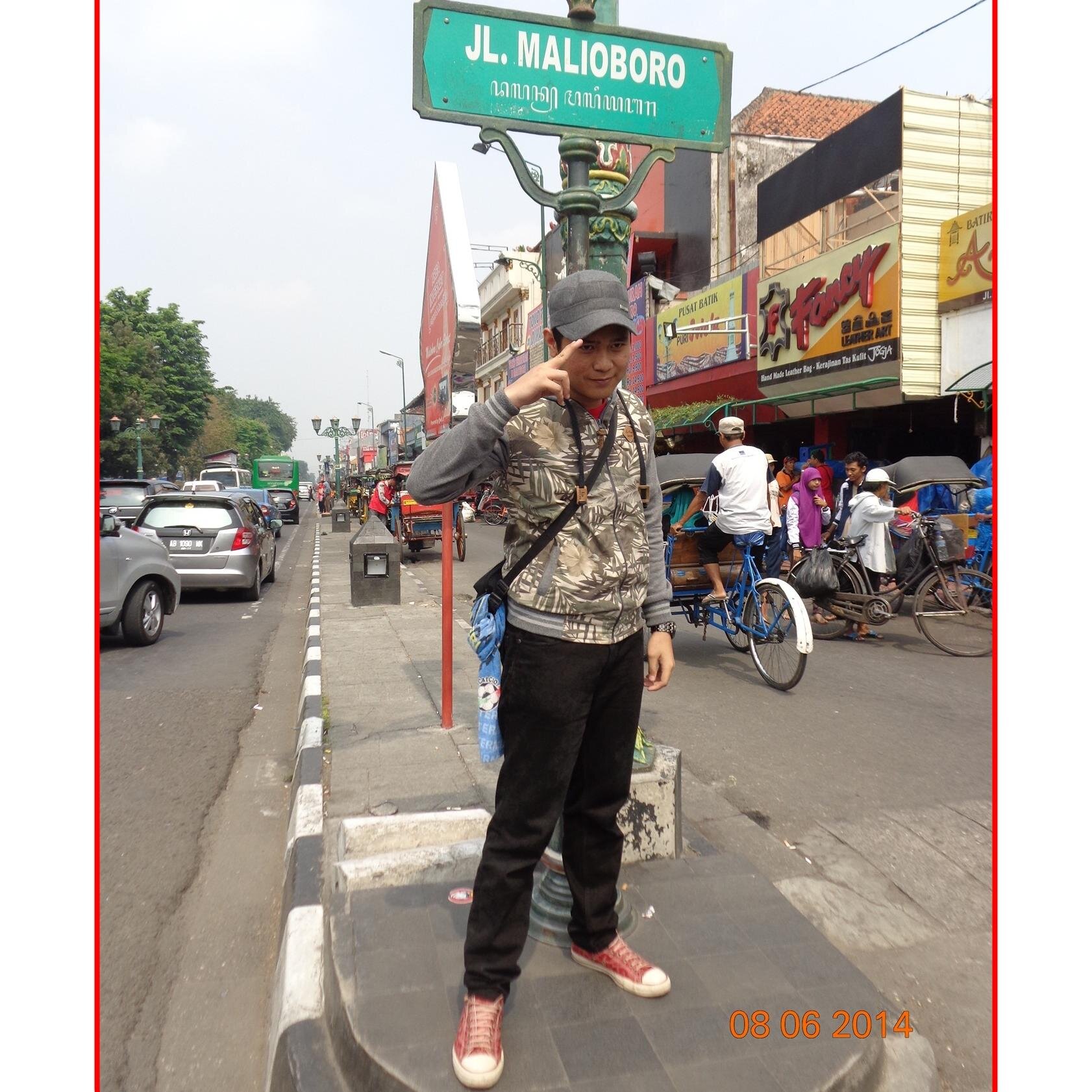 New Twitter | Its not simple | #justkidding | keterangan selanjutnya TIDAK TERTERA DISINI  :v