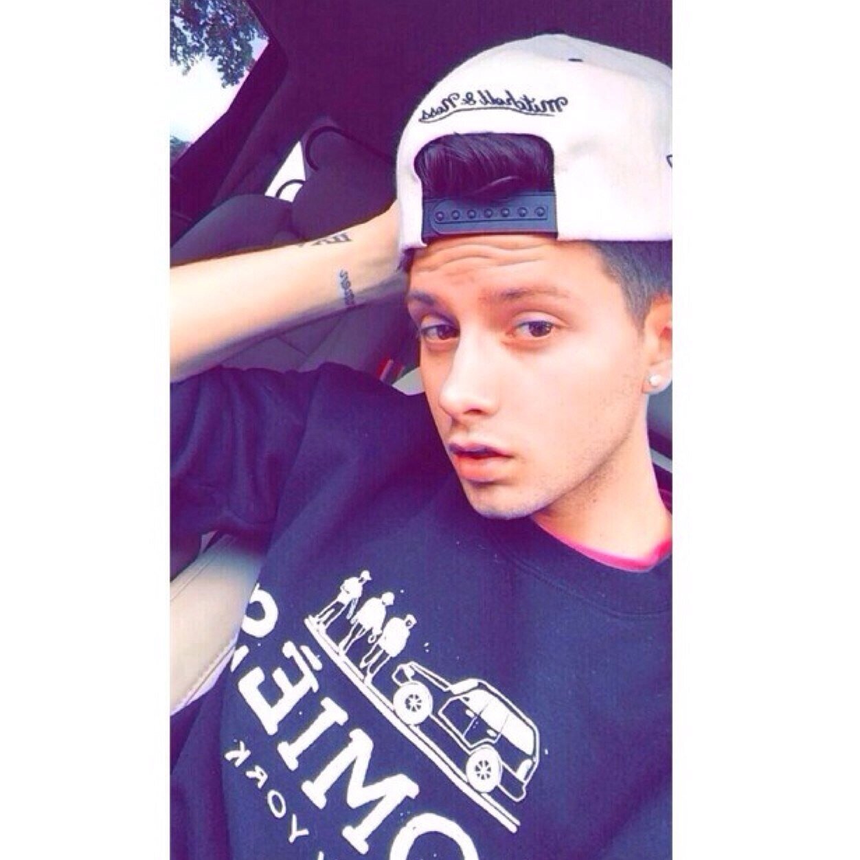 Bitch dont kill my vibe. @Grawndey , @DemzIsHere_xo and @fuvk_yew are my baes.