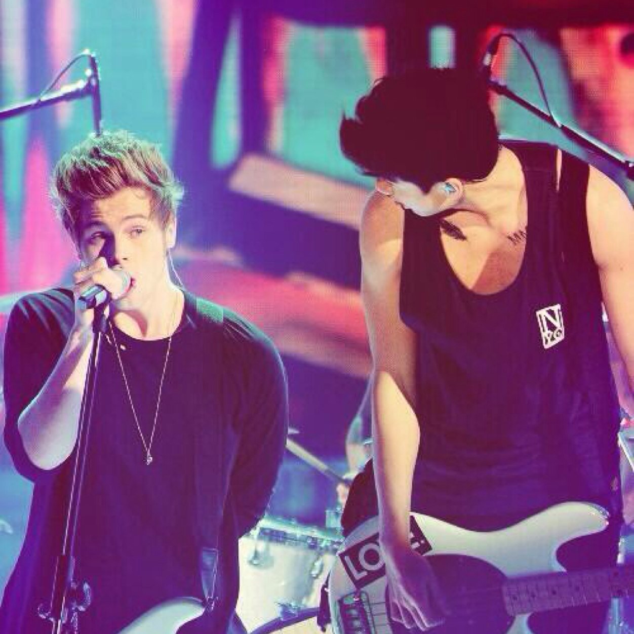 Hey :) no matter how tough times get, stay strong  free follow from @stylesxirwintbh