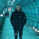 Недовольный, ленивый.
