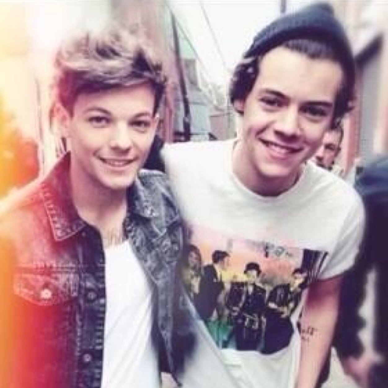 PLEASE FOLLOW @larrehhouis bc she gave you a free follow! SHE FOLLOWS BACK, THANK U