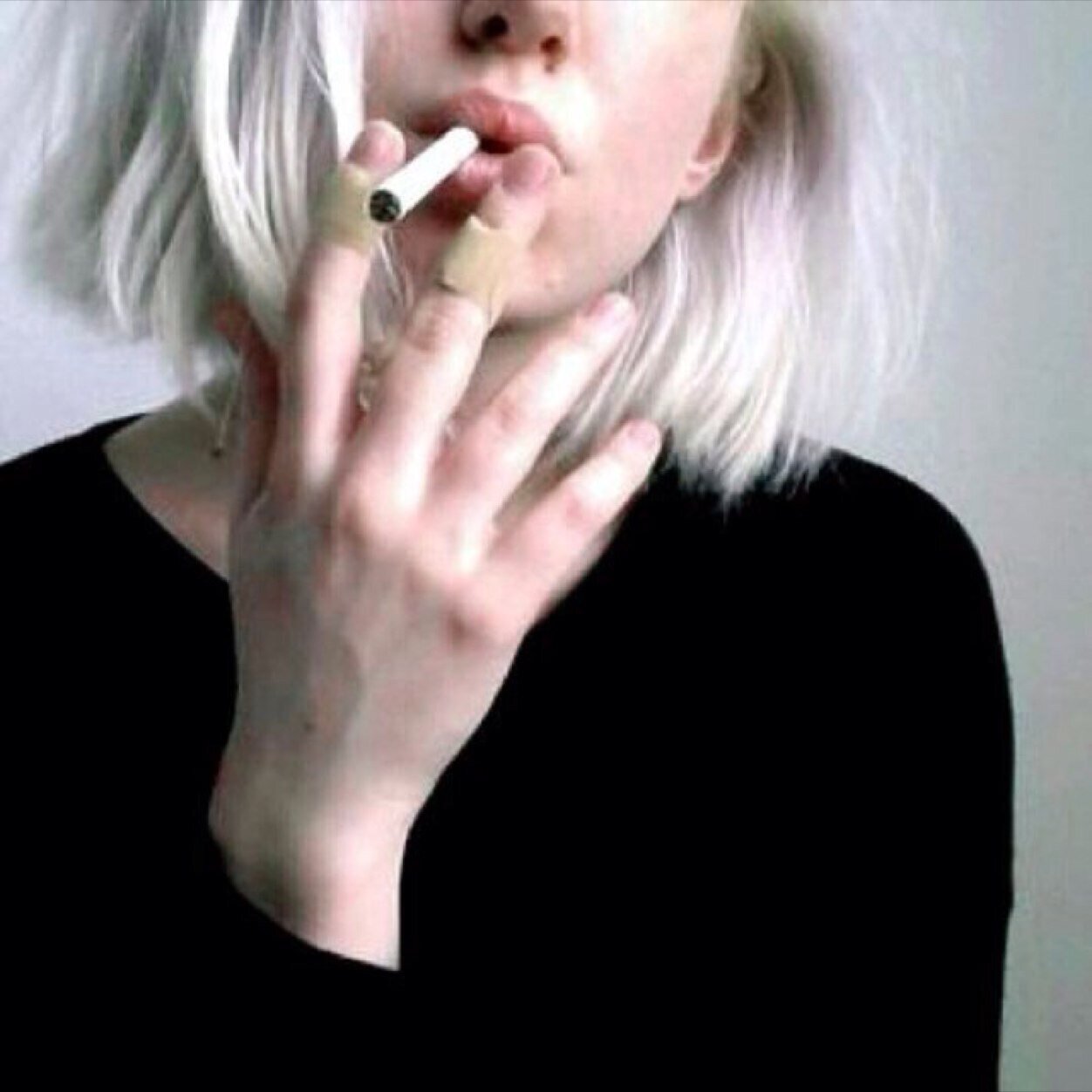 Living life with depression anxiety self harm | smoke away the pain my hunnys | i like cigerettes and vodka
