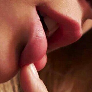 عيونك ؟
                                يا جامع اوصاف الفتن .

                                              حنو