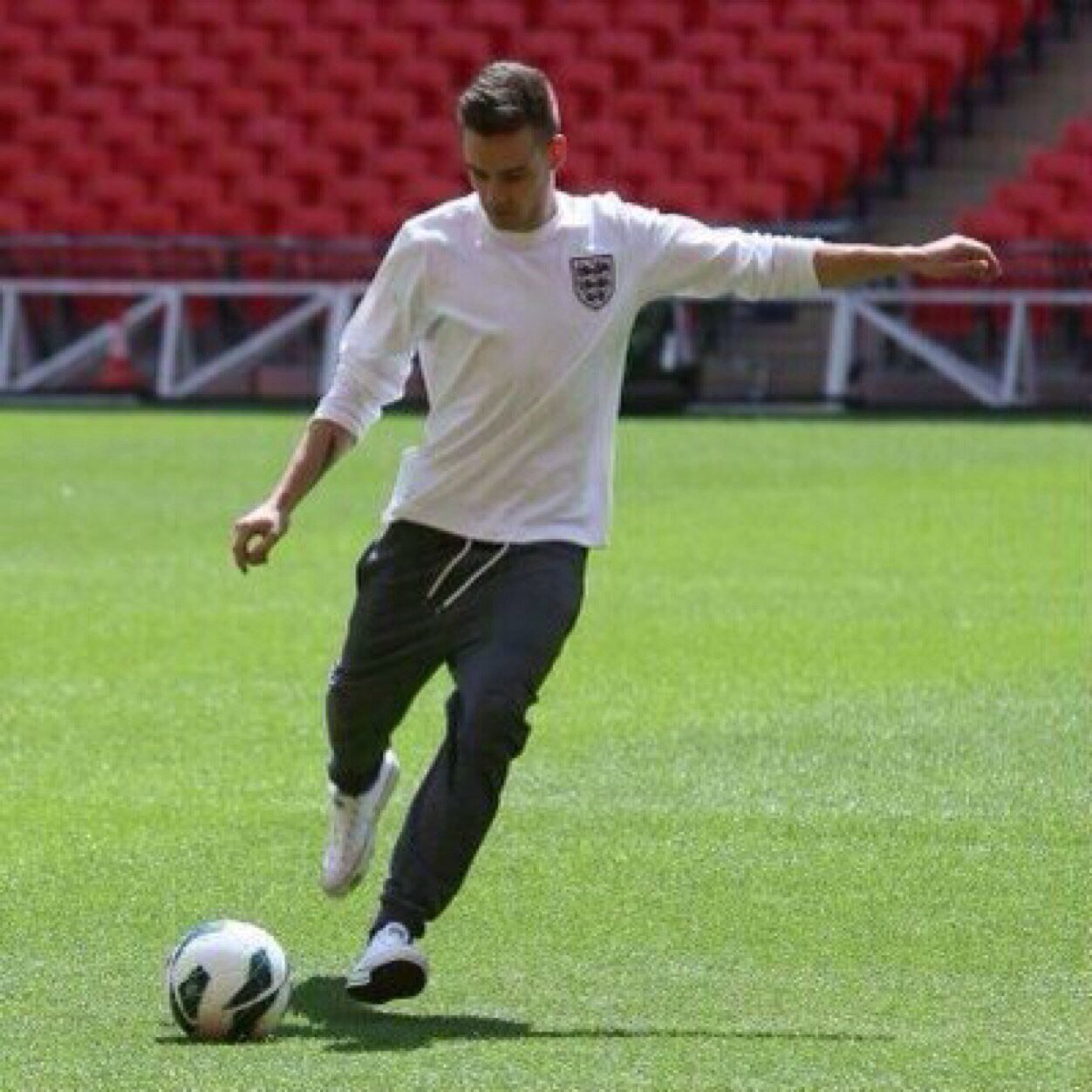 @Real_Liam_Payne makes me happy with his smile. The reason why I smile everyday is him.