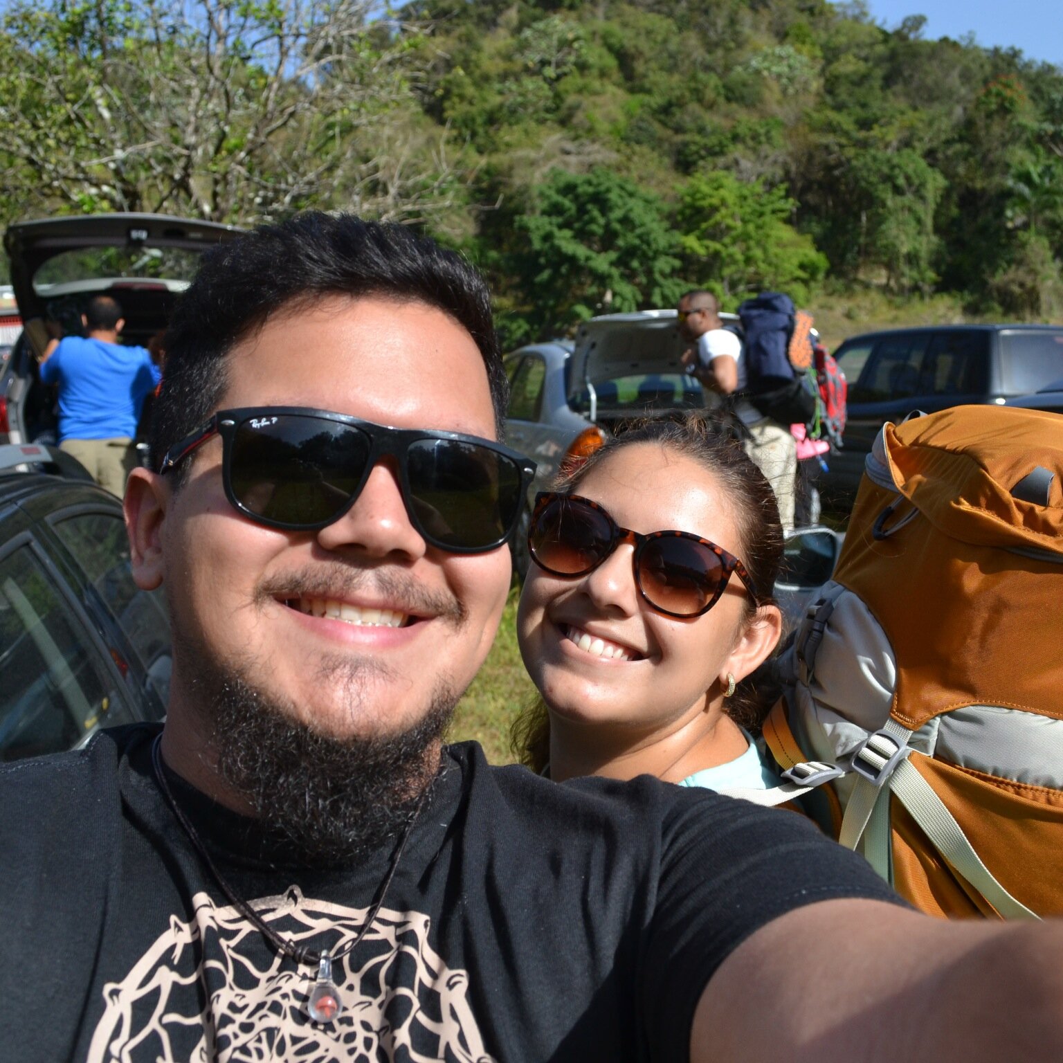 Somos una pareja joven recién graduados de universidad en busca de la aventura de la vida; en la cual encontramos para hacer el camino de Santiago de Compostela