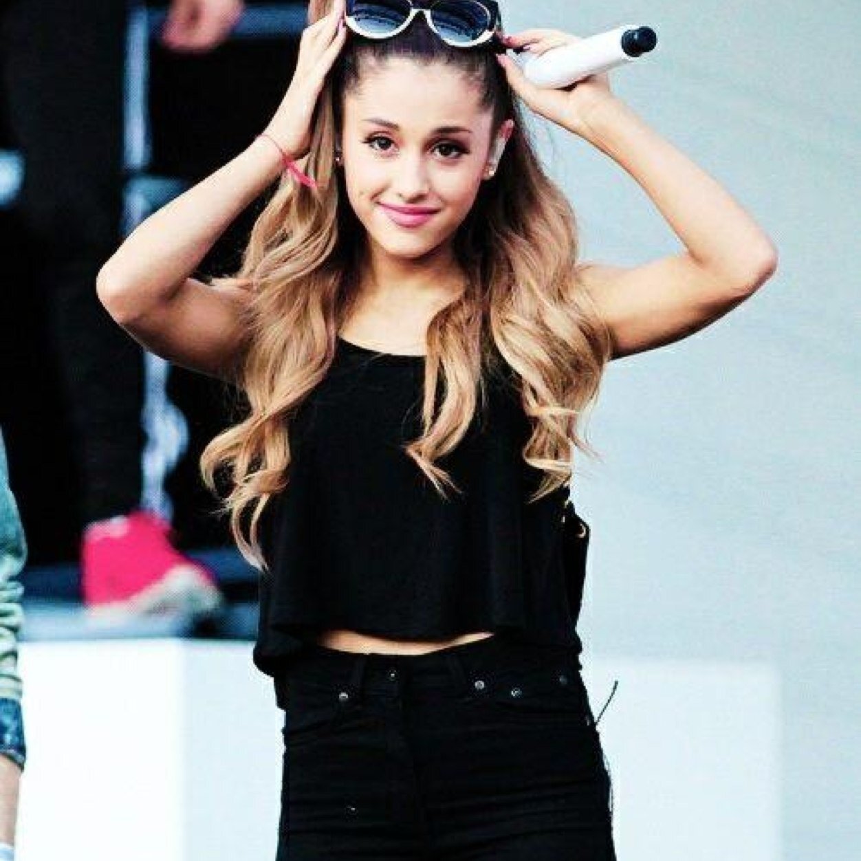 F4F @xArianasbibbles RT MY LINK