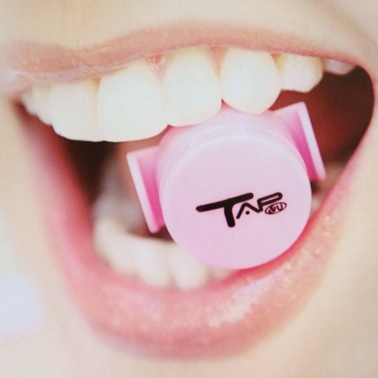 The new fashion accessory that everybody wants to have. #TAPYOURLIPS http://t.co/zvv4TRdAm0