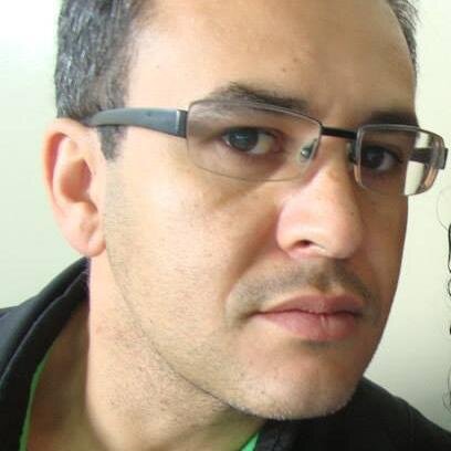 Licenciado em Letras pela UFPR, moro em Curitiba, um espírito poético e livre.