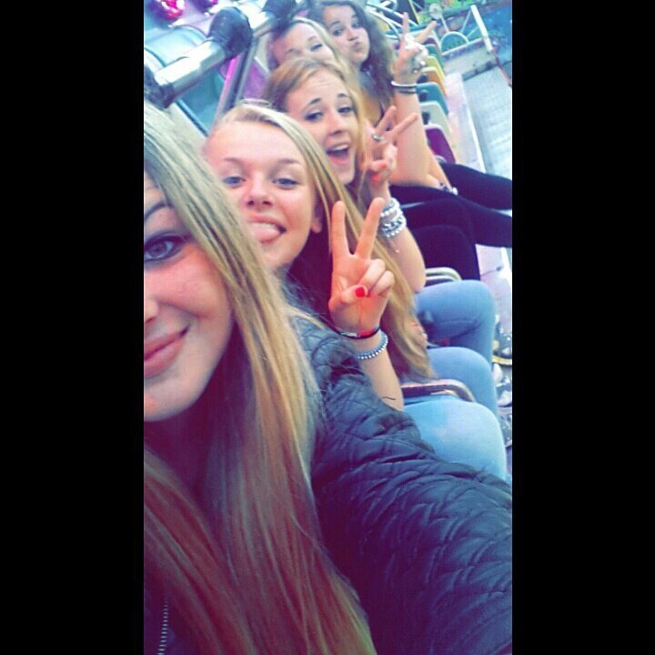 Rumpt♡,  lovee zusje kimm ♥, zussjeeeee hou super veel van jouu!!! Altijd super leuke tijden met jou! Niemand komt ooit nog tussen ons,zusjes voor altijd xx Kim