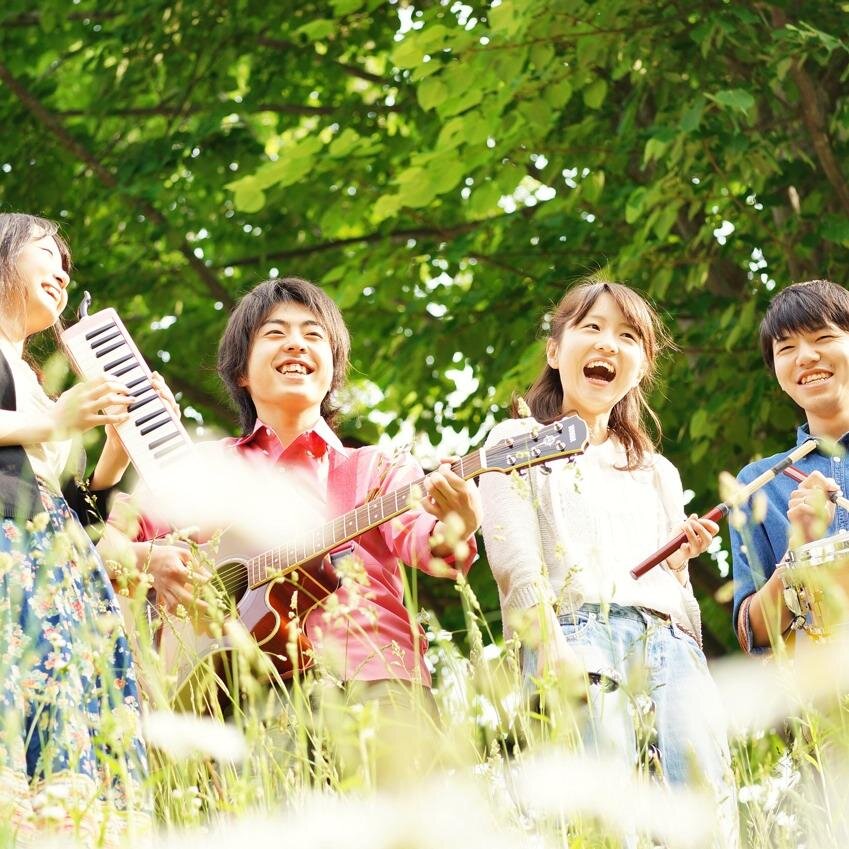 仙台のバンド「トムとロージー」なんだかバンドマンらしからぬ人が集まって歌を歌う。笑いたい人も、泣きたい人も、みんなでどうぞ。泣いたあとには笑えるように、笑ったあとも笑えますように! Next Live is...【12/21@cafe de lucille】
