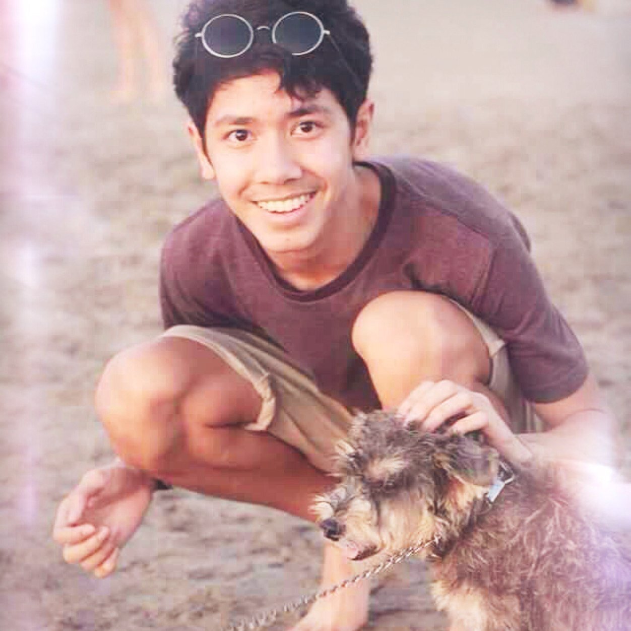Namanya Emir. Kece, Artistik, Dan Penuh Kejutan. Dari tangannya terwujud lukisan-lukisan unik. We Big Fans of @EmyrMahira followed by him. SALAM KECEE B)
