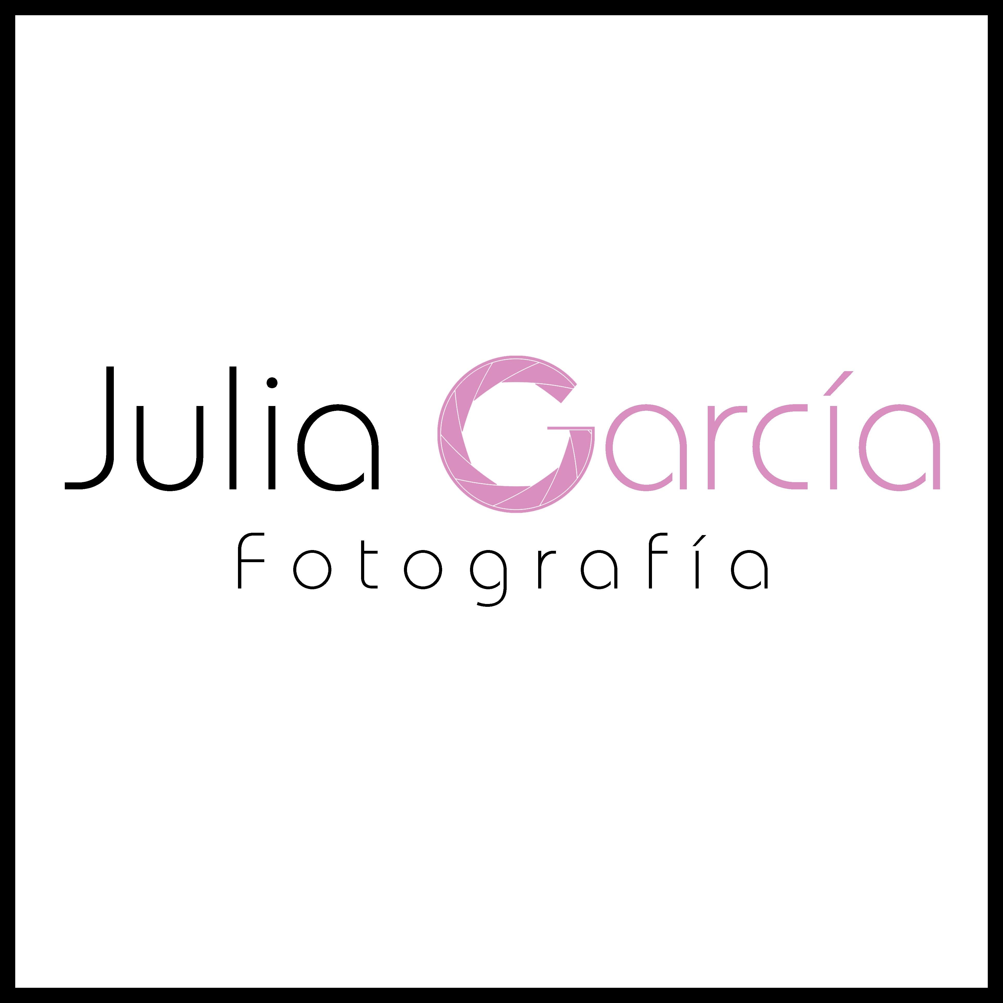 Fotógrafa.
Realizo Reportajes Fotográficos / Books a personas y/o animales.