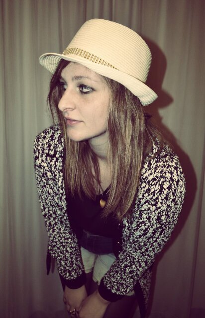 Jy dink ek gee om oor jou opinie? Dis oulik.   #dramaqueen ♕.   Instagram: juani_lieben