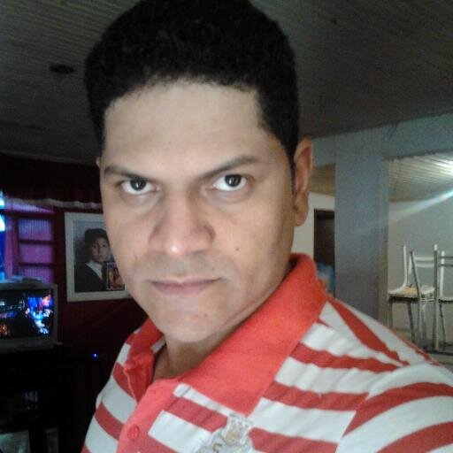 sou amigo compainheiro gosto de ajudar os outros me sinto bem escuto primeiro depois eu falo  e sou muito  corinthiano