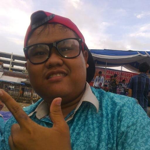 aku harus bisa membalikan omongan orang2 jdi motipasi, yes kuat lah aminn
