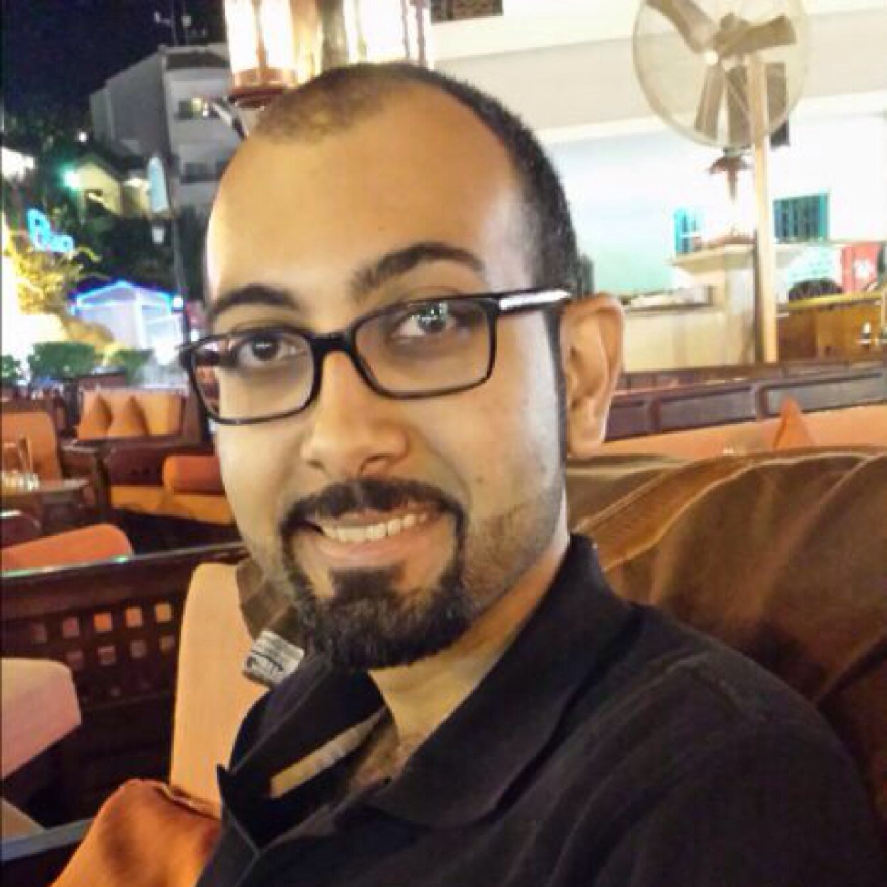 ملعْون في كُلِ الادّيانِِـ .. من يَهدْرُ حقَ الإنساَنِـ