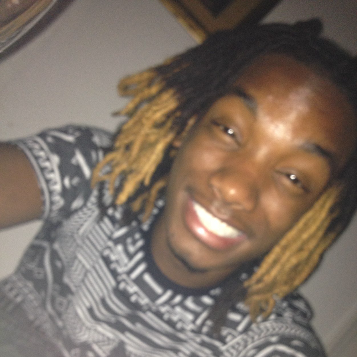 17. My life is stuck on sports.|Dan River| Working towards my DREAMS! #single Follow me and i got you back. IG. ej_vaden
