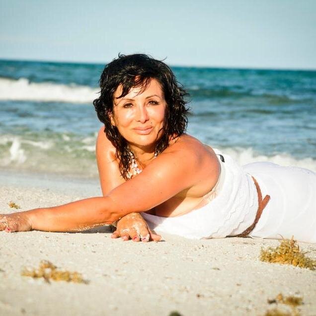 Shahla Saunders is a highly skilled aesthetics professional with an extensive history gained from working with prominent surgeons within the private sector
