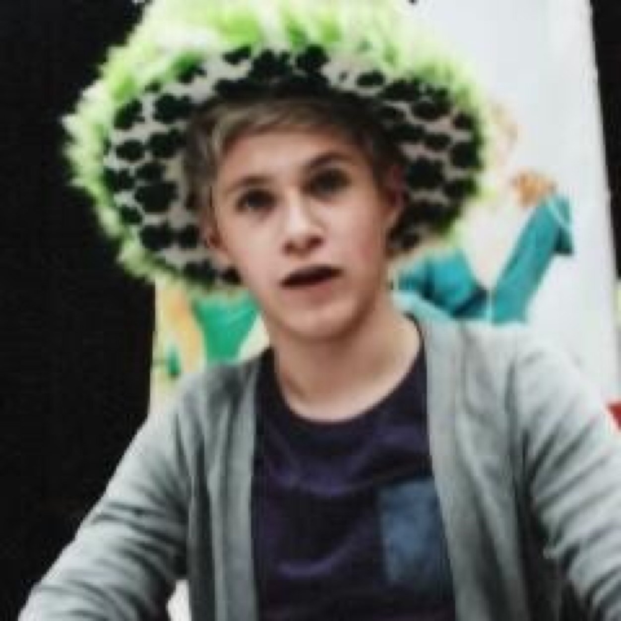 Please follow @niallsttar @niallsttar @niallsttar @niallsttar ✌