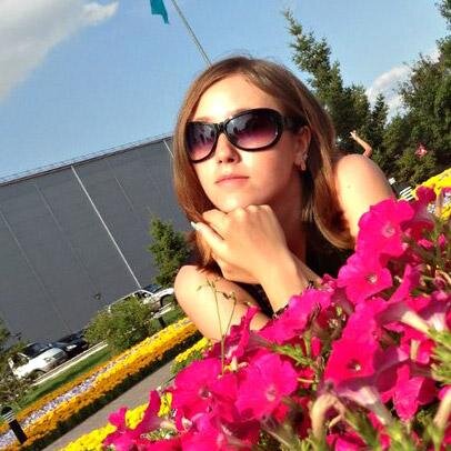 My name is Nora. I was born in NYC but I'm living in Dubai since 2 years now. I love the mediterranean cuisine. I hope you have fun with my tweets about it :-)