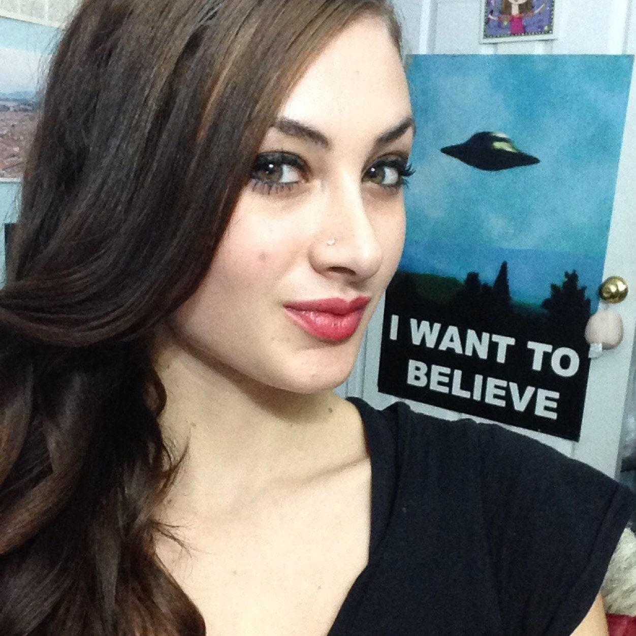 emmersdee's profile picture. 👽alien📝art teacher🎨realist painter🎂cake decorator