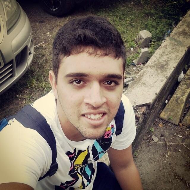 21, torcedor do sport club do recife, olindense apaixonado e estudante de jornalismo, mais informação do que isso só se eu te der meu cpf, haha.